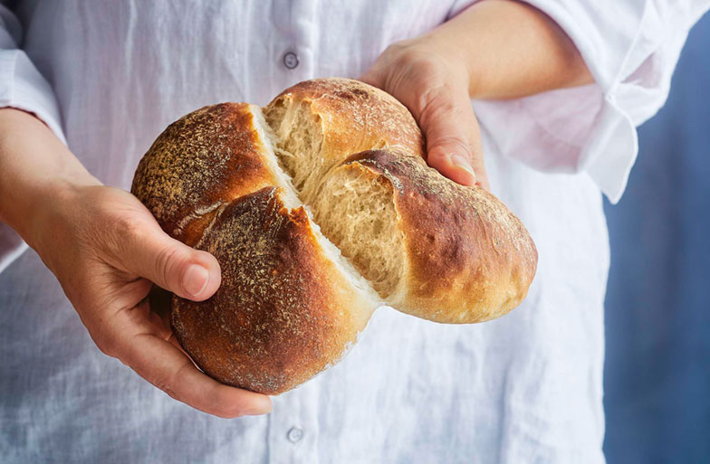Le <b>«bürli»</b> (ballons paysans) n’est qu’une des nombreuses variantes de petits pains suisses régionaux.