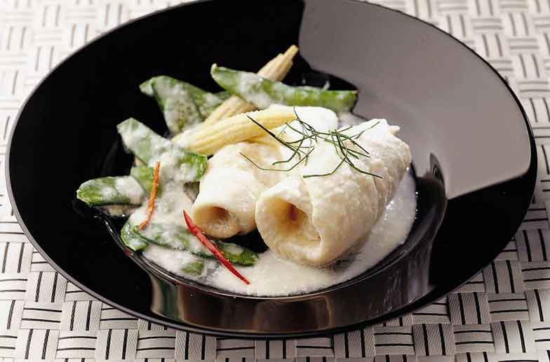 <b>Rouleaux de poisson sur légumes coco,</b> à servir de préférence avec du riz basmati.