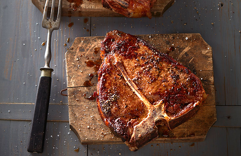 Dieses T-Bone-Steak kommt garantiert heiss auf den Teller.